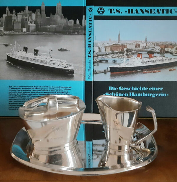 Industrie-Design von 1958 - Zucker-/Sahne-Set auf Tablett - WMF versilbert - Passagierdampfer "HANSEATIC"