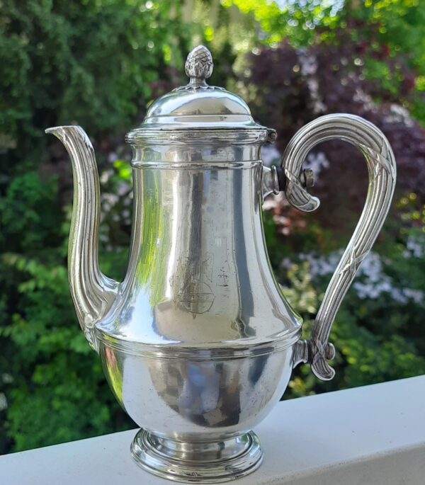 Jugendstil Kaffeekanne von 1907 - Christofle versilbert - Original aus dem Hotel ADLON, Berlin - Erstausstattung – Bild 2