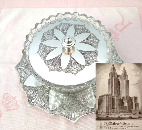 Wunderschöne Bonbonnière um 1935 - versilbert - Mappin & Webb - aus legendärem New Yorker Grandhotel Waldorf Astoria
