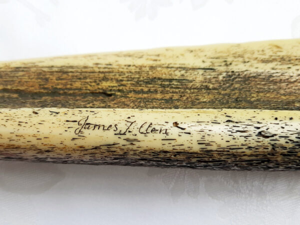 Imitiertes Scrimshaw-Kunstwerk - Harz-Nachbildung eines Walfischknochens aus Panbone - Produktion durch Juratone Co. Ltd., U.K. seit 1960 – Bild 7