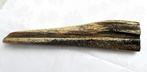 Imitiertes Scrimshaw-Kunstwerk - Harz-Nachbildung eines Walfischknochens aus Panbone - Produktion durch Juratone Co. Ltd., U.K. seit 1960 – Bild 10