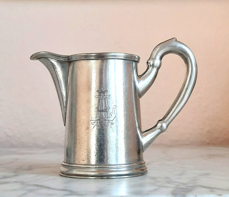 Antikes Milchkännchen um 1915 versilbert Bohrmann Nachf. Frankfurt aus Schweizer GrandHotel – Bild 2