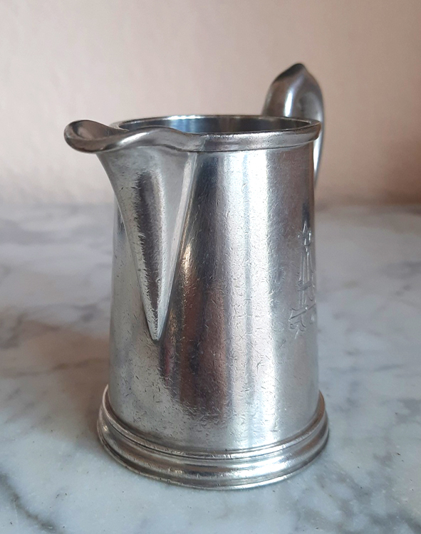 Antikes Milchkännchen um 1915 versilbert Bohrmann Nachf. Frankfurt aus Schweizer GrandHotel – Bild 4