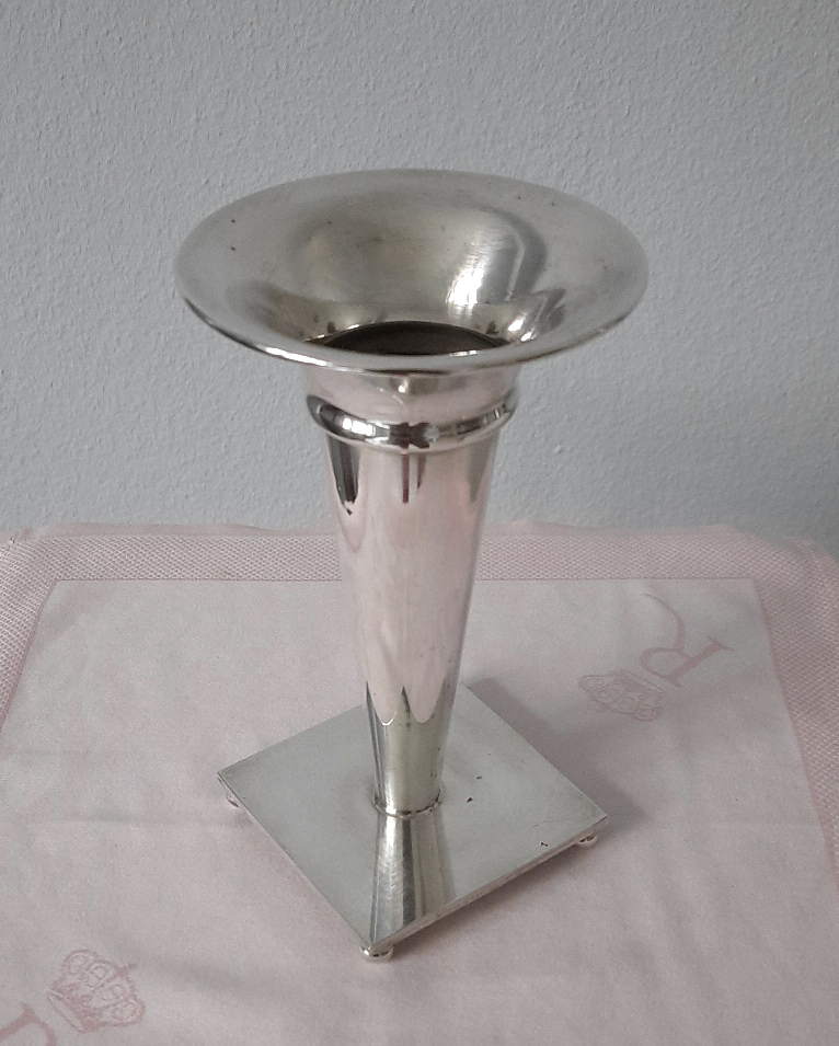 Art Déco elegante Tischvase um 1930 versilbert Dobson & Sons Durley Hall Hotel, Bournemouth – Bild 3