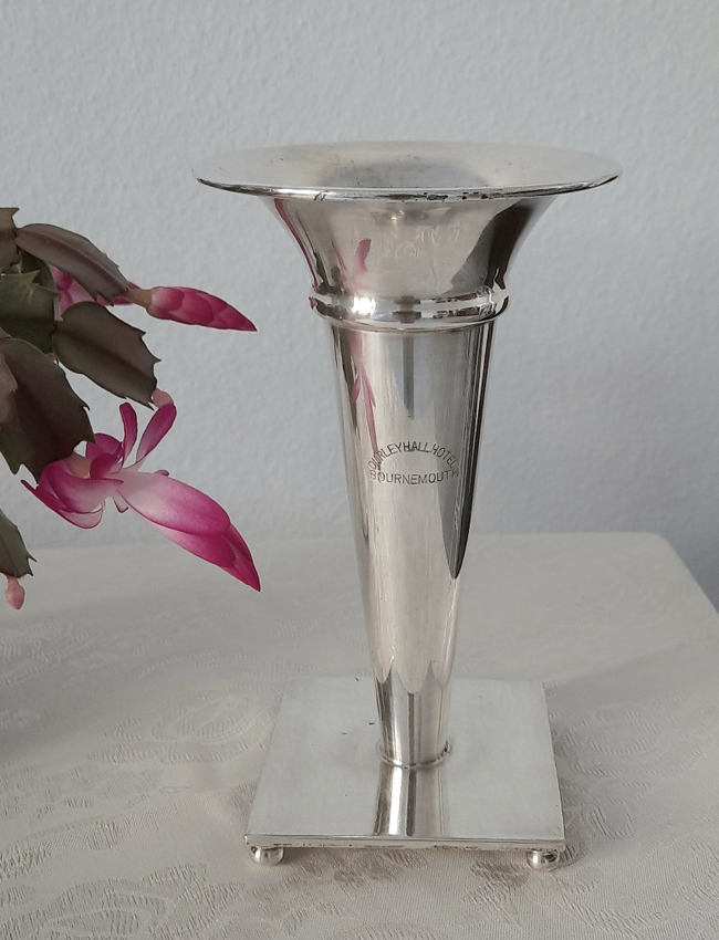 Art Déco elegante Tischvase um 1930 versilbert Dobson & Sons Durley Hall Hotel, Bournemouth – Bild 8