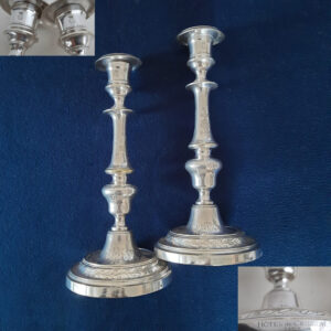 Antikes Paar versilberter Kerzenleuchter um 1895   Cailar Bayard  aus dem Pariser Palasthotel Hôtel de Crillon