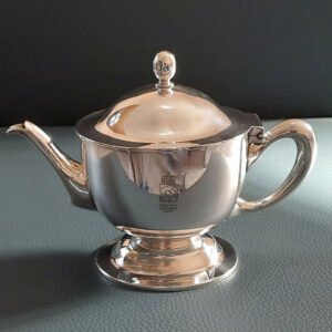 Art Déco  versilbertes Teekännchen ca. 1925  Silberschmiede Jean Held GmbH, Frankfurt  Hotel Continental München