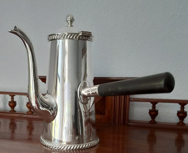 Seltene US Navy Kaffee-, Kakao- und/oder Teekanne um 1940, qualitätsvoll versilbert, Reed & Barton U.S.A. – Bild 2