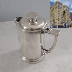 Art Déco U.S.A.  Kaffeekännchen um 1925  versilbert International Silver Co.  aus legendärem Hilton Hotel