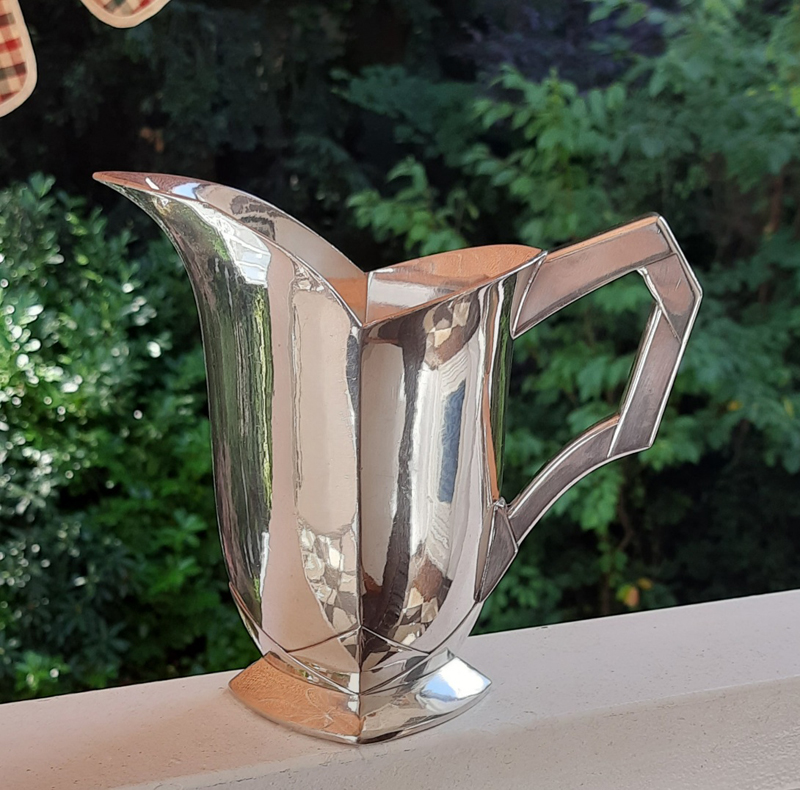 Ein Stück Pariser Eleganz aus den 1920er Jahren, versilberter Wein-/Saftkrug, Christofle-Gallia, KünstlerEntwurf, aus legendärem Pariser Palasthotel – Bild 6