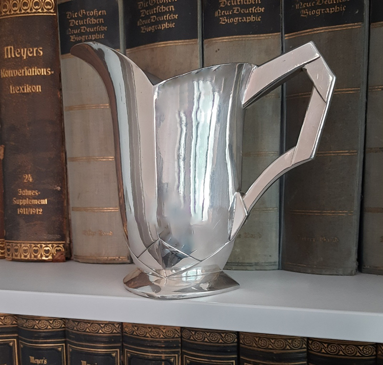 Ein Stück Pariser Eleganz aus den 1920er Jahren, versilberter Wein-/Saftkrug, Christofle-Gallia, KünstlerEntwurf, aus legendärem Pariser Palasthotel – Bild 11