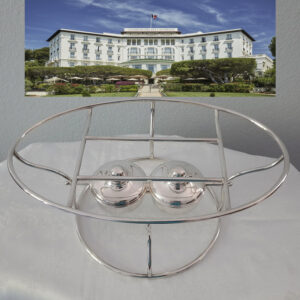 Ercuis Paris – Großes versilbertes Grandhotel-Rechaud mit kardanisch aufgehängten Doppel-Spiritusbrennern, um 1940, Côte d’Azur-Provenienz